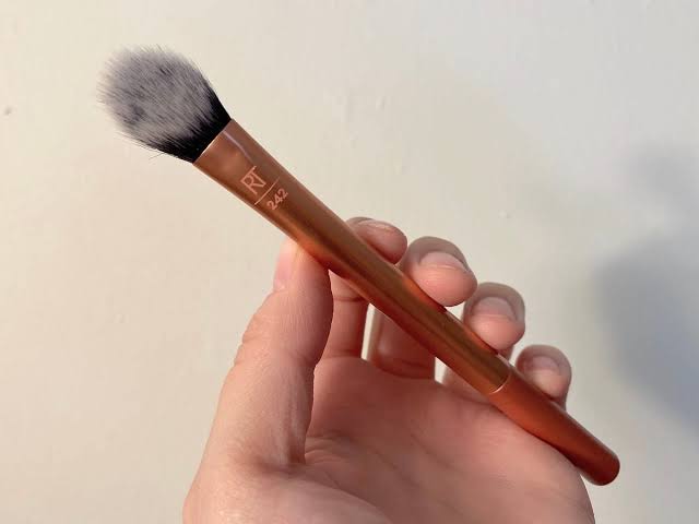 Real Technique Brightening Concealer Makeup Brush