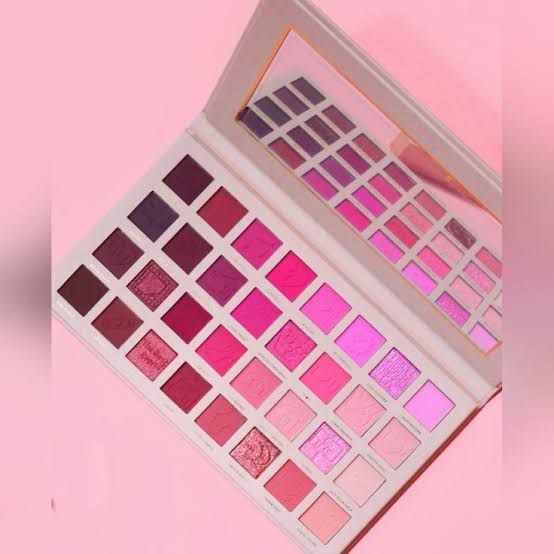 Plouise Does It come in Pink Palette